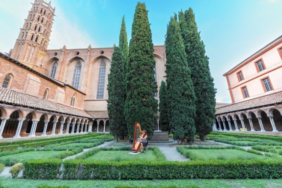 Julie Harpiste joue au Couvent des Jacobins de Toulouse